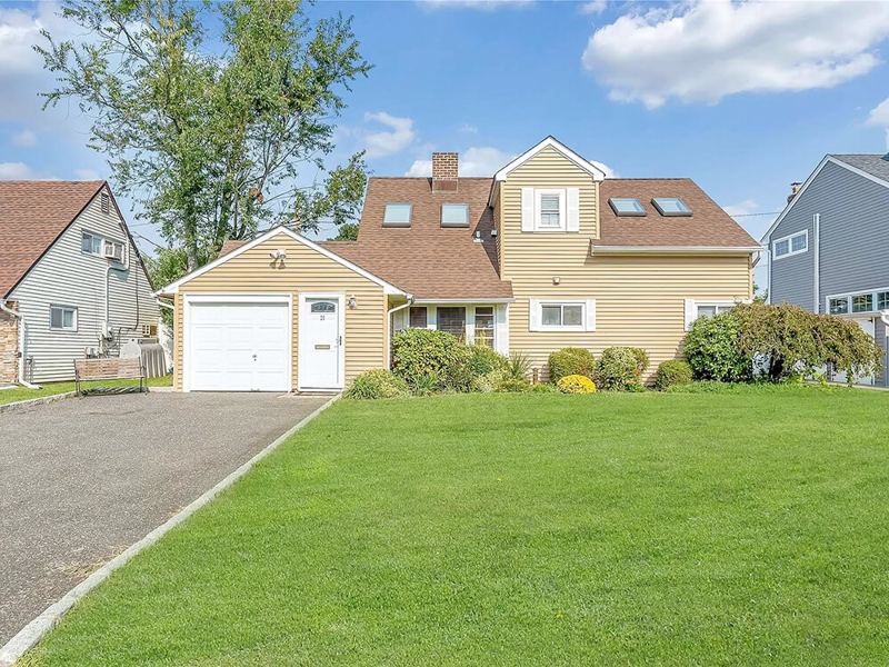 Roof replacement on Long Island, completed by Hempstead Remodeling